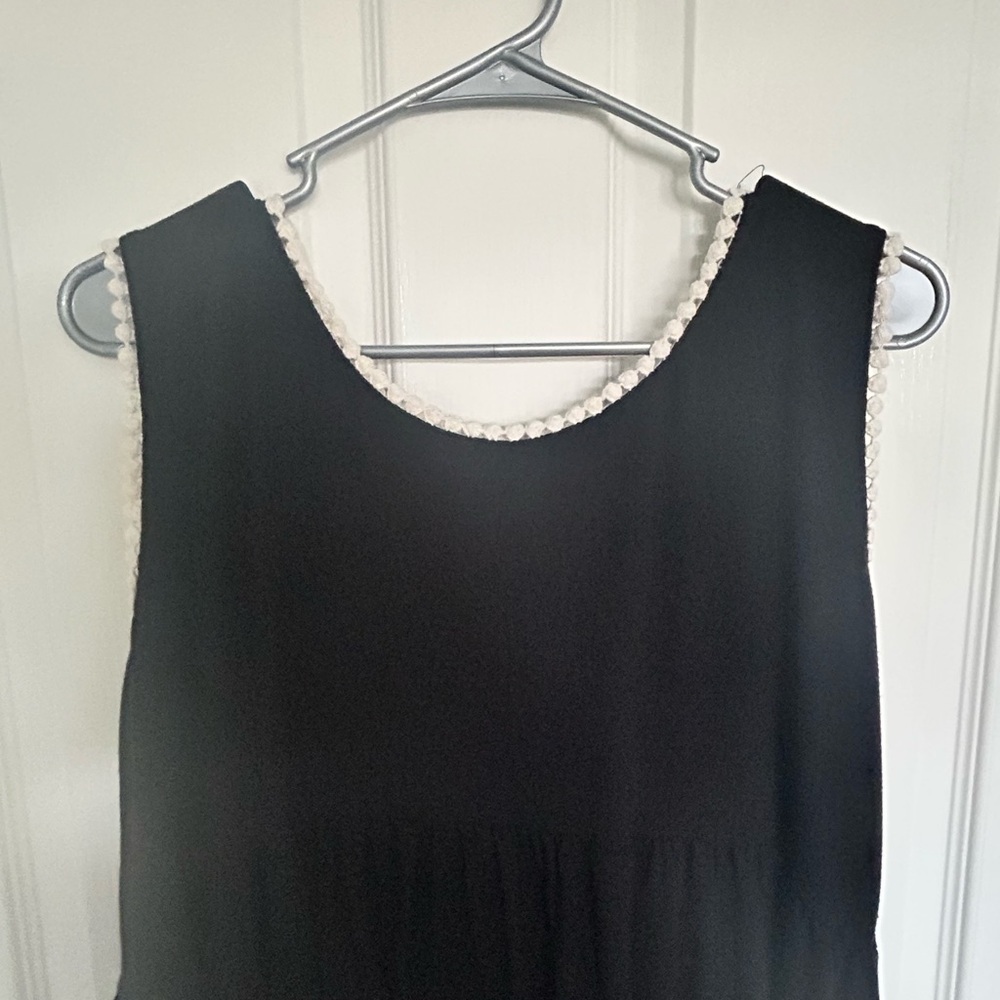 Zenana Outfitters Black Sleeveless Tunic with Cream Trim - Picture 3 of 4